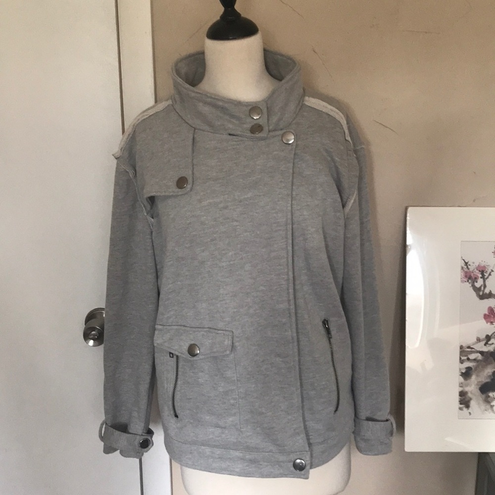 Super cute sweatshirt Moto jacket 💯🕺😎